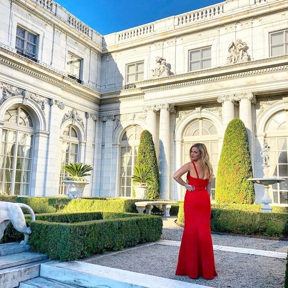 Meet your Posher, Nicole - Picture 5 of 5